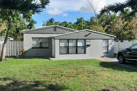 1214 NE 180th St, North Miami Beach FL 33162