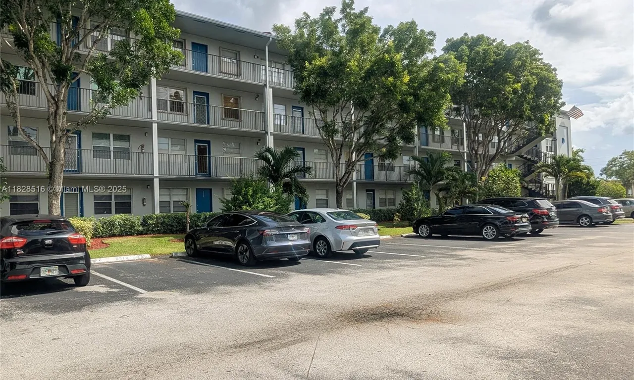 13450 SW 3rd St # 415D, Pembroke Pines FL 33027