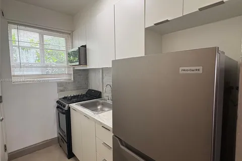 503 75th St # 509, Miami Beach FL 33141