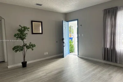 417 SE 22nd St # 1, Fort Lauderdale FL 33316