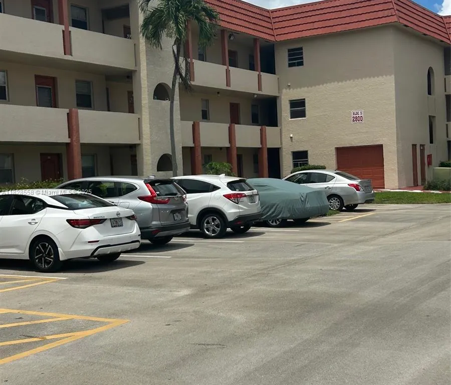 2800 W Sunrise Lakes Dr # 104, Sunrise FL 33322