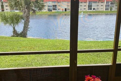 2800 W Sunrise Lakes Dr # 104, Sunrise FL 33322