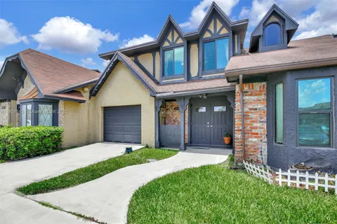 9081 NW 45th St, Sunrise FL 33351