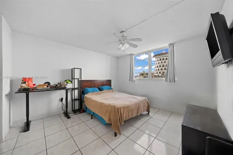 1700 NE 191st St # 403, Miami FL 33179
