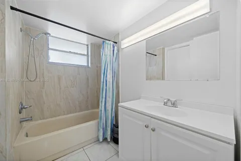 1700 NE 191st St # 403, Miami FL 33179