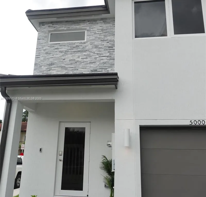 5000 SW 37th St, Pembroke Park FL 33023