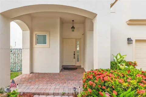 934 NW 126th Ave, Coral Springs FL 33071