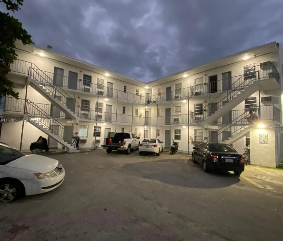 1261 NW 59th St # 05, Miami FL 33142