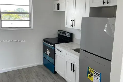 1261 NW 59th St # 05, Miami FL 33142