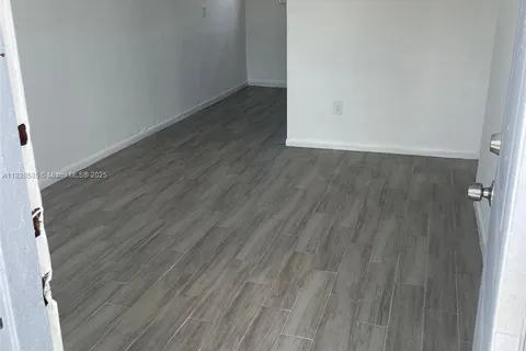 1261 NW 59th St # 05, Miami FL 33142