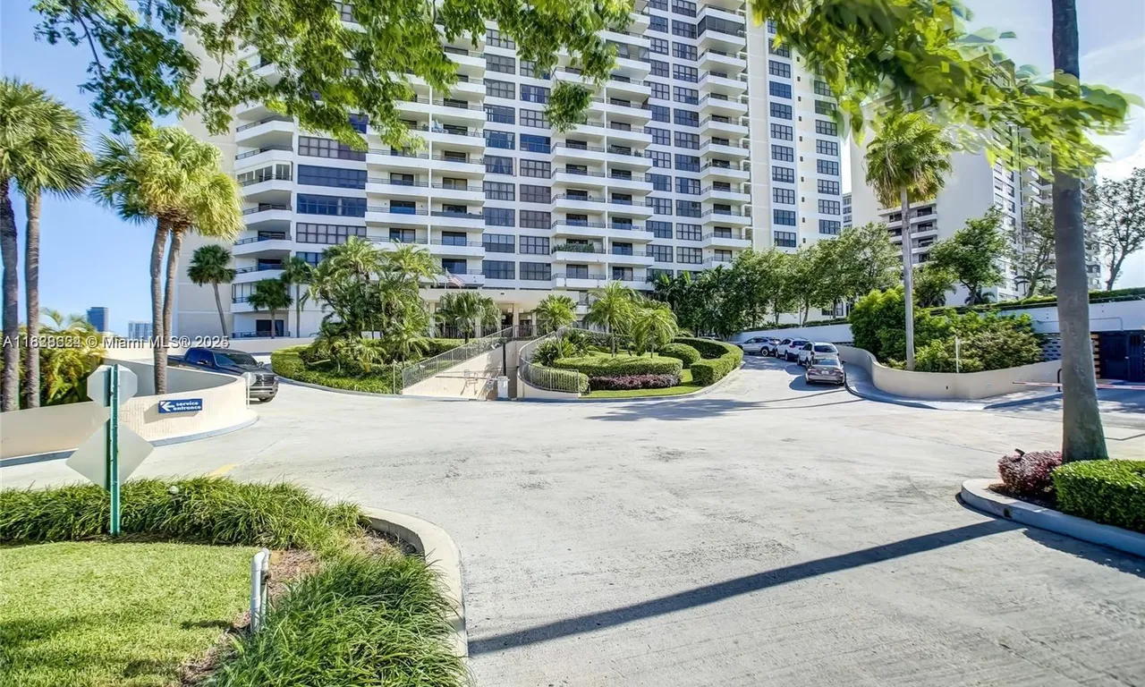2500 Parkview Dr # 607, Hallandale Beach FL 33009