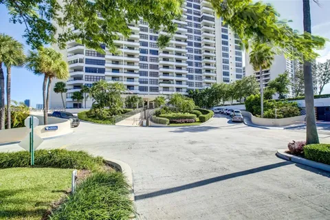 2500 Parkview Dr # 607, Hallandale Beach FL 33009