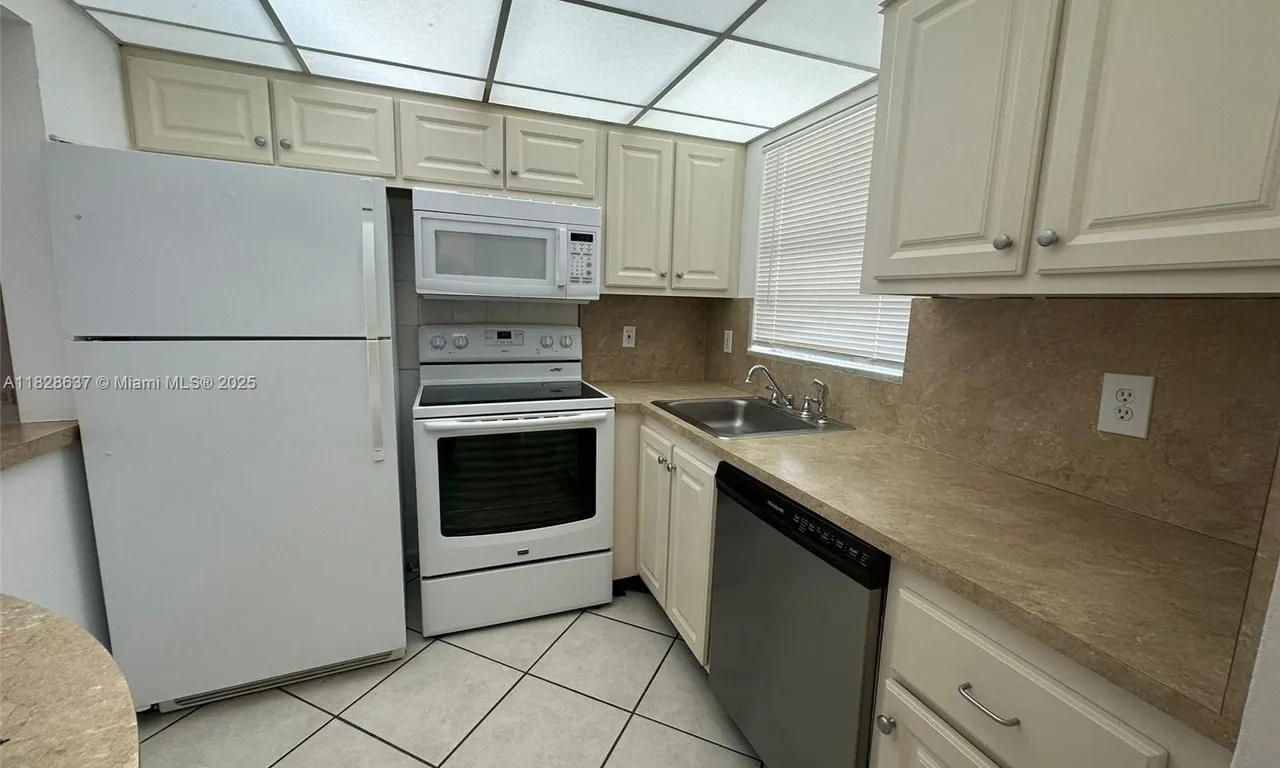 1638 Embassy Dr # 307, West Palm Beach FL 33401