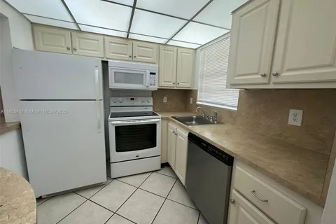 1638 Embassy Dr # 307, West Palm Beach FL 33401