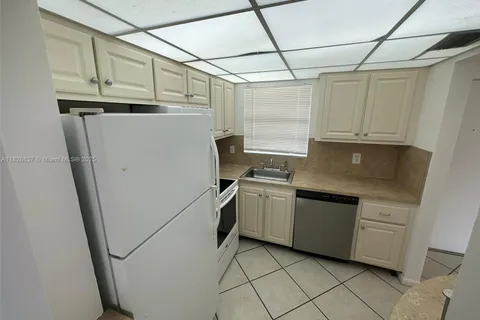 1638 Embassy Dr # 307, West Palm Beach FL 33401