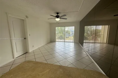 1638 Embassy Dr # 307, West Palm Beach FL 33401
