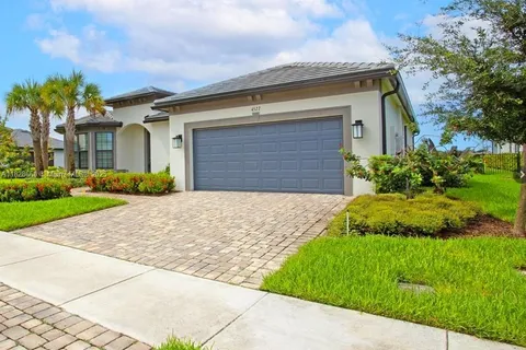 4527 Blessed Place Dr, Oakland Park FL 33309