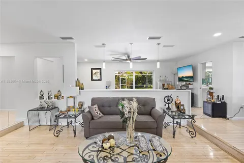 16400 SW 80th Ave, Palmetto Bay FL 33157