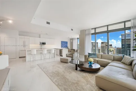 88 SW 7th St # 4101, Miami FL 33130