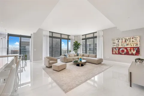 88 SW 7th St # 4101, Miami FL 33130