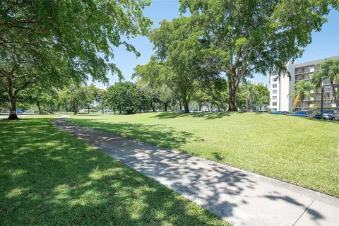3150 W Rolling Hills Cir # 307, Davie FL 33328