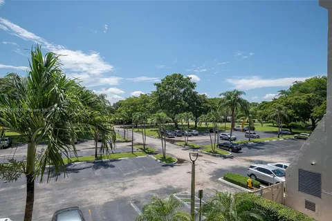 3150 W Rolling Hills Cir # 307, Davie FL 33328