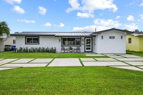 8790 NW 15th Ct, Pembroke Pines FL 33024