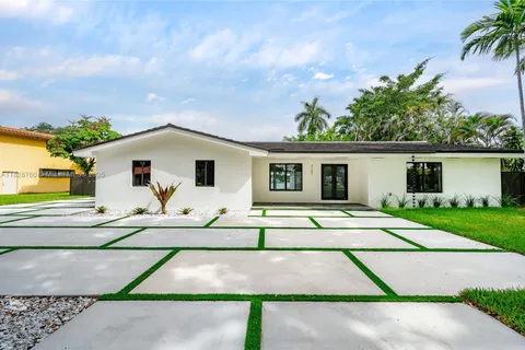 7101 E Troon Cir, Miami Lakes FL 33014