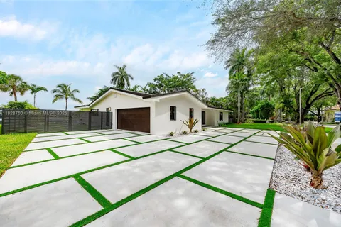 7101 E Troon Cir, Miami Lakes FL 33014