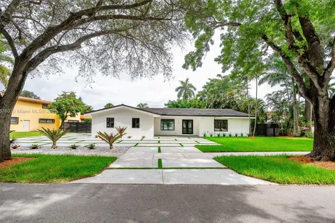 7101 E Troon Cir, Miami Lakes FL 33014