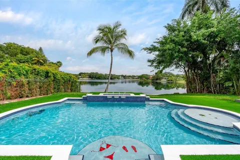 7101 E Troon Cir, Miami Lakes FL 33014
