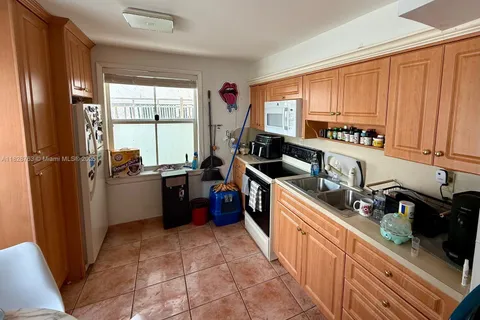 1308 Drexel Ave # 109, Miami Beach FL 33139