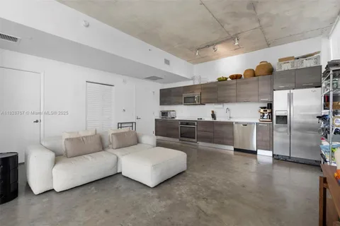 151 SE 1st St # 3102, Miami FL 33131