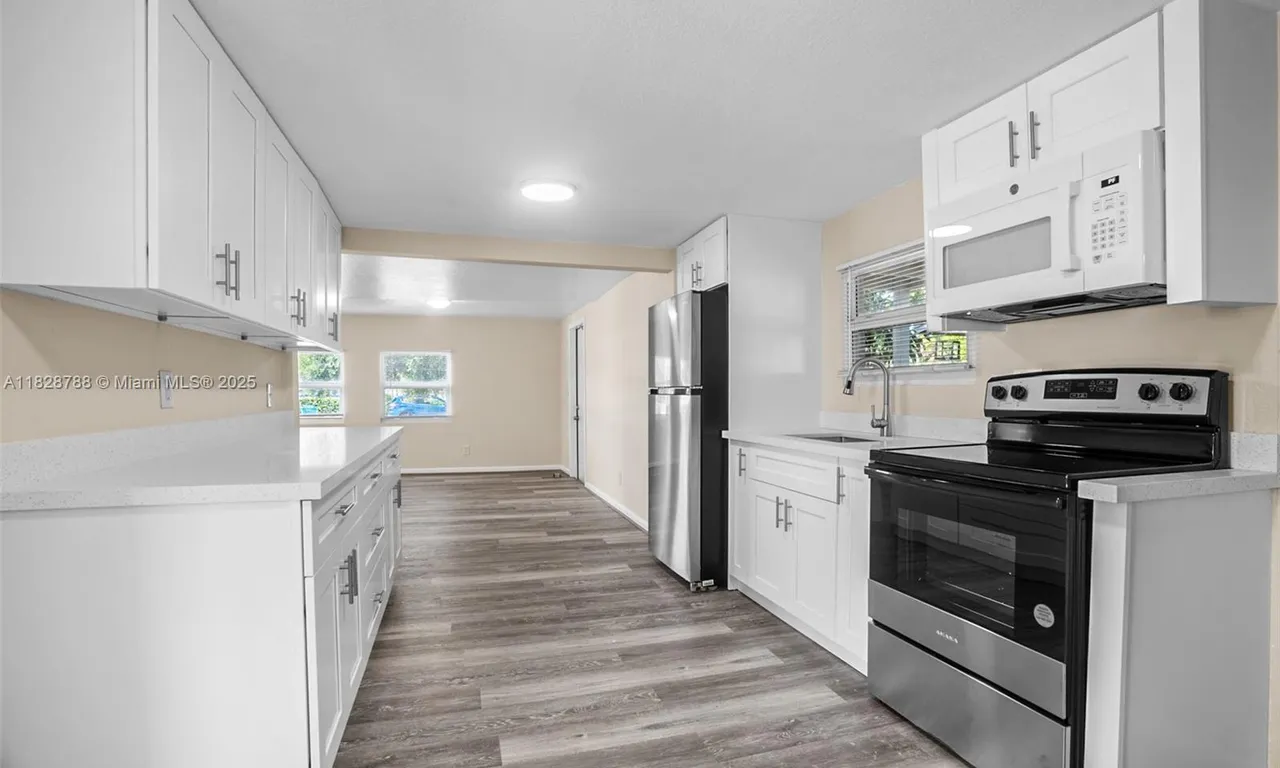 212 SW 11th St, Dania Beach FL 33004