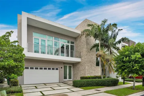 10573 NW 67th Ter, Doral FL 33178