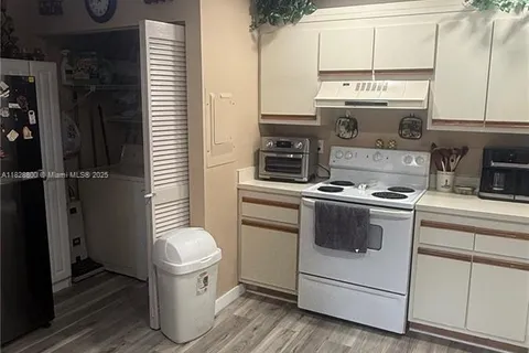3655 NW 94th Ave # 8H, Sunrise FL 33351