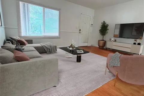 5843 SW 62nd St, Miami FL 33143