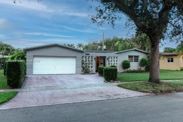5090 SW 89th Ave, Cooper City FL 33328