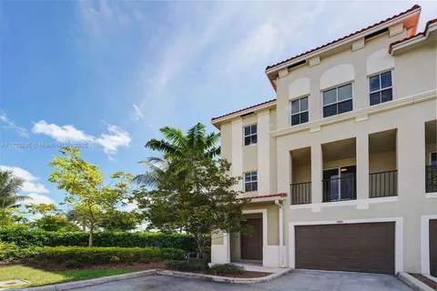 10170 SW 7th St # 102, Pembroke Pines FL 33025