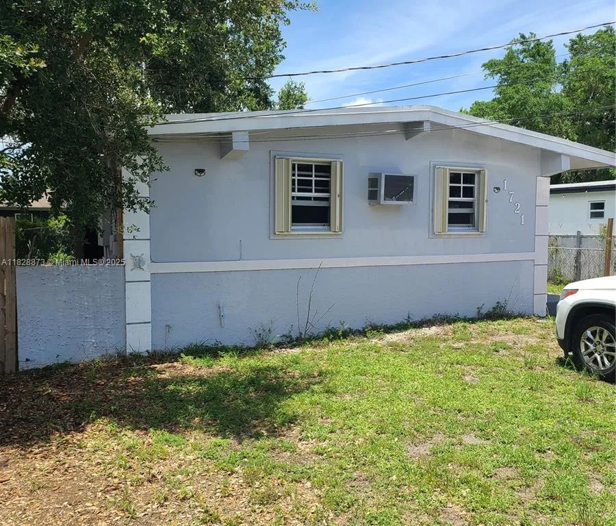 1721 NW 152nd St, Miami Gardens FL 33054