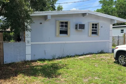 1721 NW 152nd St, Miami Gardens FL 33054