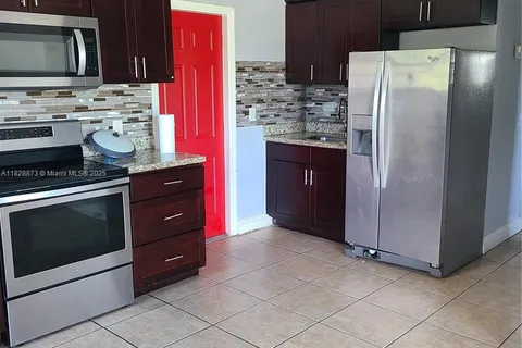 1721 NW 152nd St, Miami Gardens FL 33054