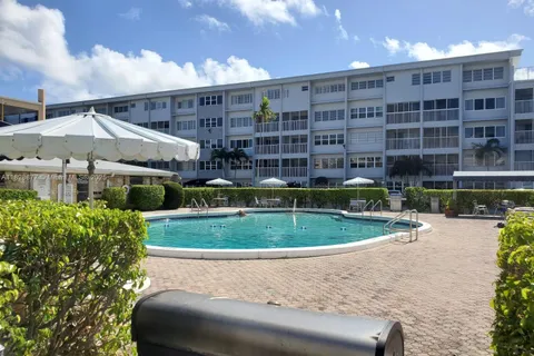 215 SE 3rd Ave # 302D, Hallandale Beach FL 33009