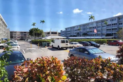 215 SE 3rd Ave # 302D, Hallandale Beach FL 33009