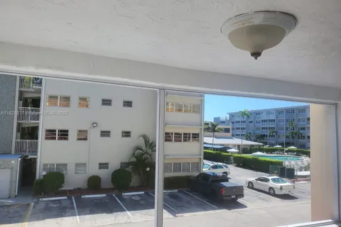 215 SE 3rd Ave # 302D, Hallandale Beach FL 33009