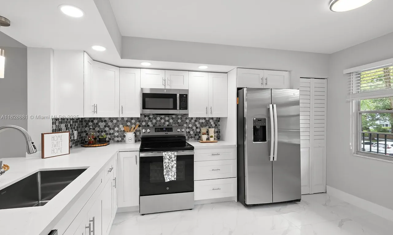 12500 SW 6th St # 206N, Pembroke Pines FL 33027