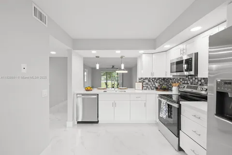 12500 SW 6th St # 206N, Pembroke Pines FL 33027