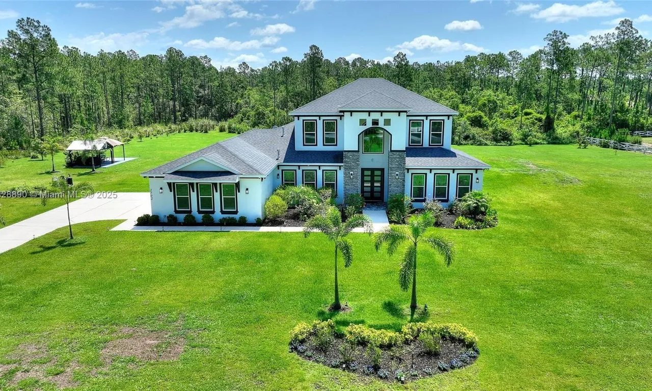 1702 Hidden Palms Dr, Davenport FL 33897
