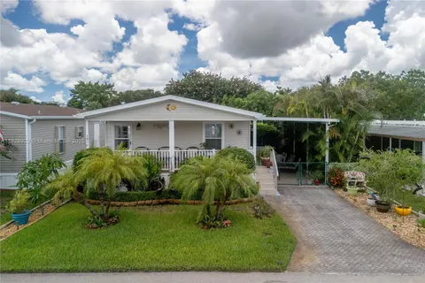 1890 SW 83rd Ter, Davie FL 33324