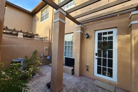 706 SW 147th Ave, Pembroke Pines FL 33027